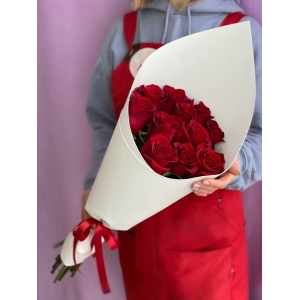Купить букет из 11 красных роз в Комсомольске-на-Амуре