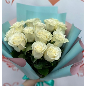 Купить букет из 13 белых роз с доставкой в Комсомольске-на-Амуре