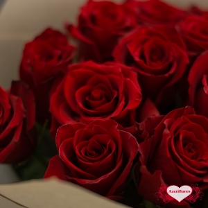 Купить букет из 15 красных роз в Комсомольске-на-Амуре