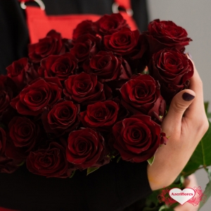 Бордовые розы с доставкой в Комсомольске-на-Амуре