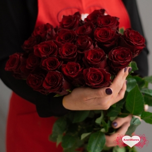 Бордовые розы с доставкой в Комсомольске-на-Амуре