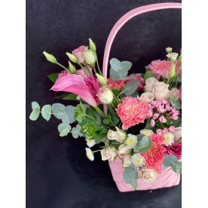 Купить корзину цветов «Флюте» с доставкой в Комсомольске-на-Амуре