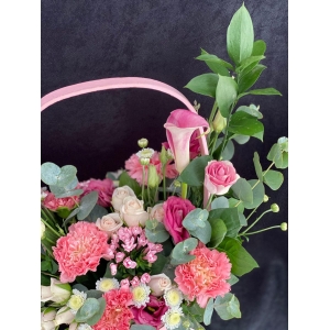 Купить корзину цветов «Флюте» с доставкой в Комсомольске-на-Амуре