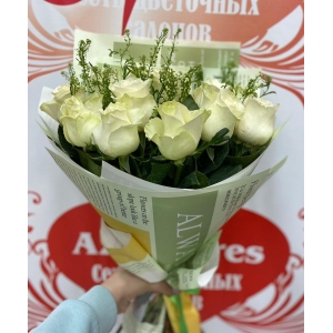Купить букет из 15 белых роз с доставкой в Комсомольске-на-Амуре