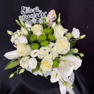 Купить коробку цветов «Белый ангел» с доставкой в Комсомольске-на-Амуре