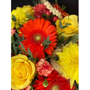 Купить коробку цветов «Букет Абхазии» с доставкой в Комсомольске-на-Амуре