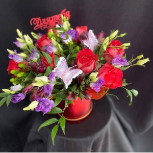 Купить коробку цветов «Грация» с доставкой в Комсомольске-на-Амуре