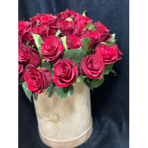 Купить коробку цветов «Любовное послание» с доставкой в Комсомольске-на-Амуре