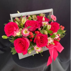 Купить коробку цветов «Трепетная любовь» с доставкой в Комсомольске-на-Амуре
