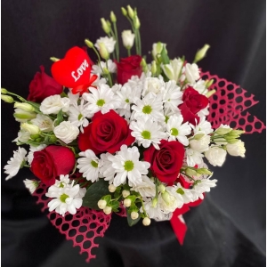 Купить коробку цветов «Пылкая любовь» с доставкой в Комсомольске-на-Амуре