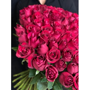 Купить охапку из 101 розы со скидкой и доставкой в Комсомольске-на-Амуре