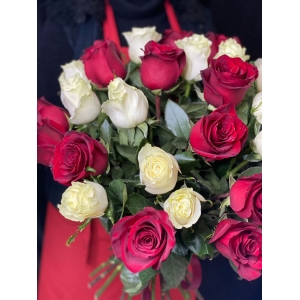 Купить охапку из 41 розы с доставкой в Комсомольске-на-Амуре
