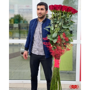 Купить охапку из метровых роз с доставкой в Комсомольске-на-Амуре