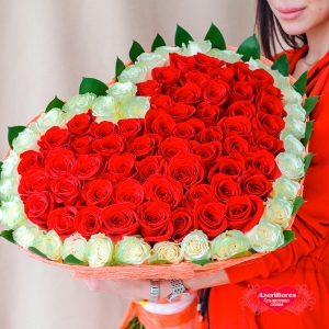 Купить охапку роз в виде сердца в Комсомольске-на-Амуре