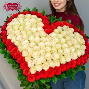 Купить охапку роз в виде сердца №2 в Комсомольске-на-Амуре
