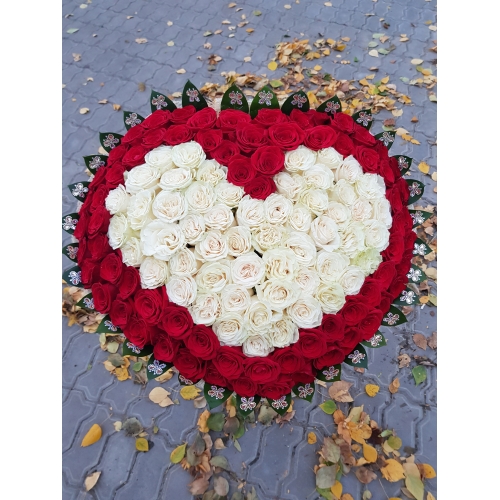 Купить букет в виде сердца из роз в Комсомольске-на-Амуре