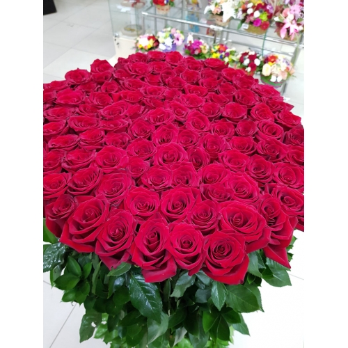 Купить букет из 101 розы в Комсомольске-на-Амуре