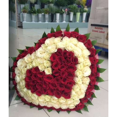 Купить букет в форме сердца из бело-красных роз в Комсомольске-на-Амуре