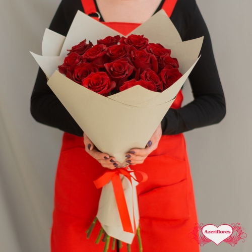 Купить букет из 15 красных роз в Комсомольске-на-Амуре