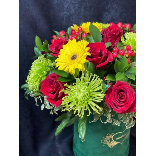 Купить коробку цветов «Белоснежка» с доставкой в Комсомольске-на-Амуре