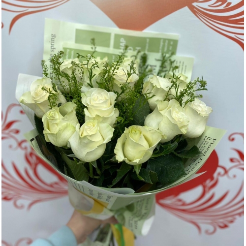 Купить букет из 15 белых роз с доставкой в Комсомольске-на-Амуре