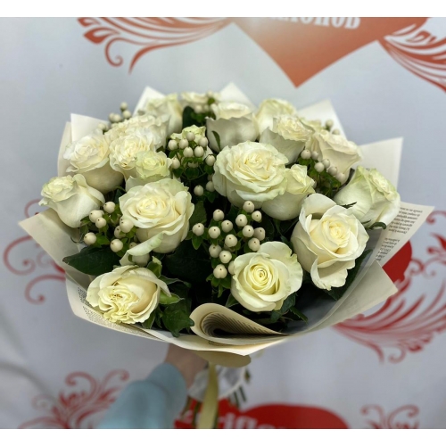 Купить букет из белых роз с доставкой в Комсомольске-на-Амуре