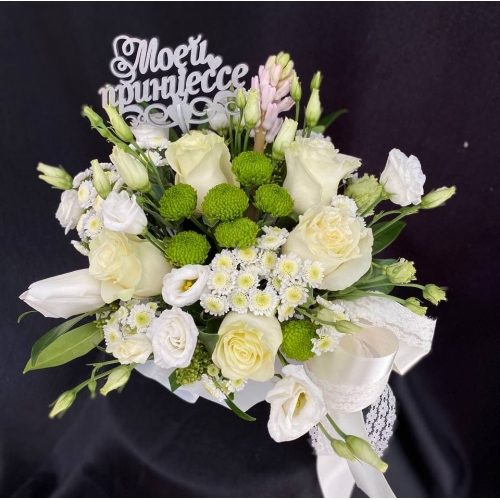 Купить коробку цветов «Белый ангел» с доставкой в Комсомольске-на-Амуре