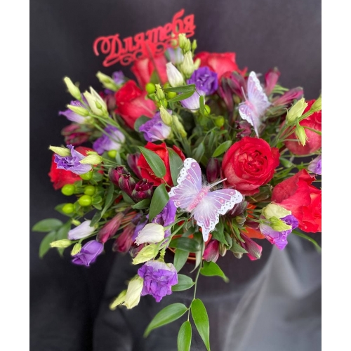 Купить коробку цветов «Грация» с доставкой в Комсомольске-на-Амуре