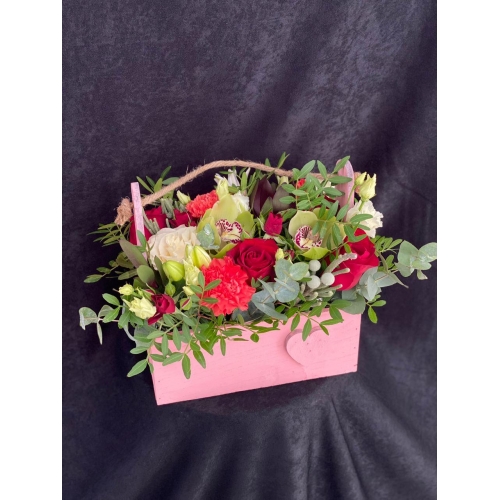 Купить коробку цветов «Радость» с доставкой в Комсомольске-на-Амуре