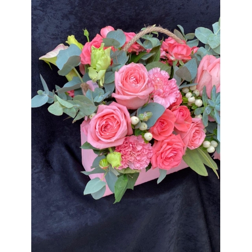 Купить коробку цветов «Романтический вечер» с доставкой в Комсомольске-на-Амуре