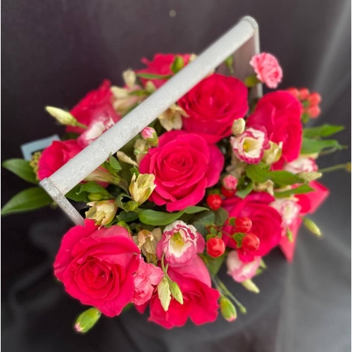 Купить коробку цветов «Трепетная любовь» с доставкой в Комсомольске-на-Амуре