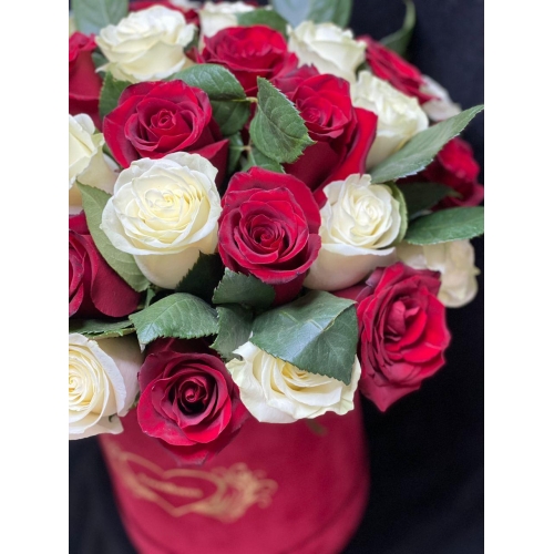 Купить коробку цветов «Любовный напиток» с доставкой в Комсомольске-на-Амуре