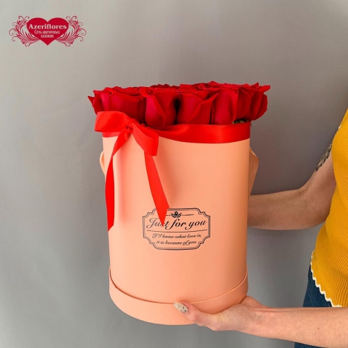 Купить коробку с 25 красными розами в Комсомольске-на-Амуре