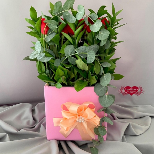 Купить квадратную коробку с цветами в Комсомольске-на-Амуре