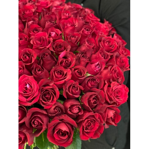 Купить охапку из 101 роз Фридом со скидкой и доставкой в Комсомольске-на-Амуре