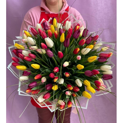 Купить охапку-микс из 101 тюльпана с доставкой в Комсомольске-на-Амуре