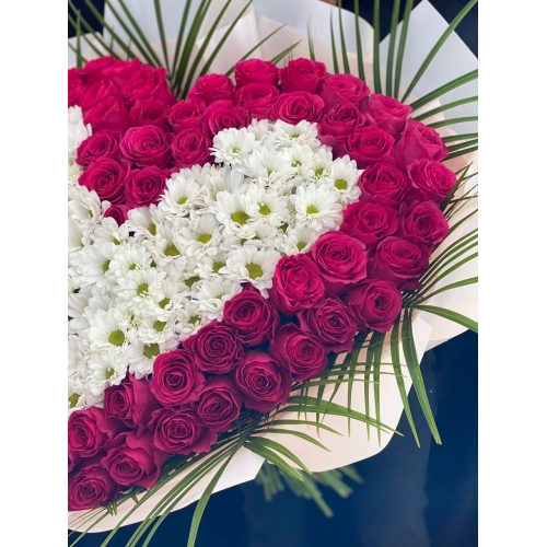 Купить охапку цветов «Сердце любви» с доставкой в Комсомольске-на-Амуре