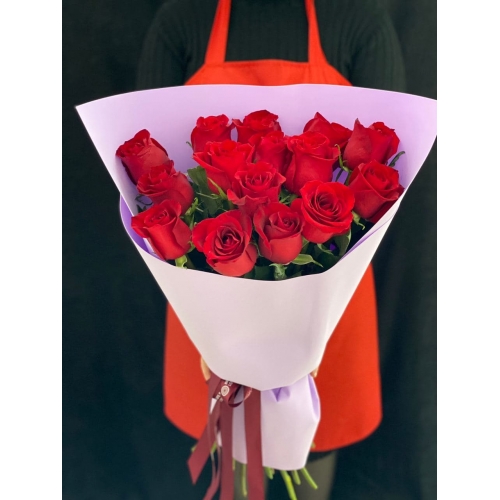 Купить охапку из 13 роз с доставкой в Комсомольске-на-Амуре