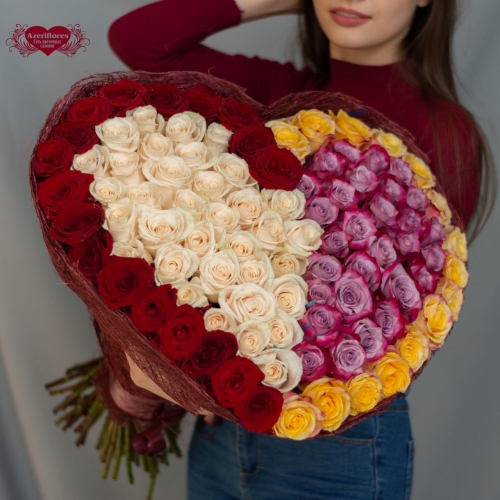 Купить охапку роз в виде сердца из двух половинок в Комсомольске-на-Амуре